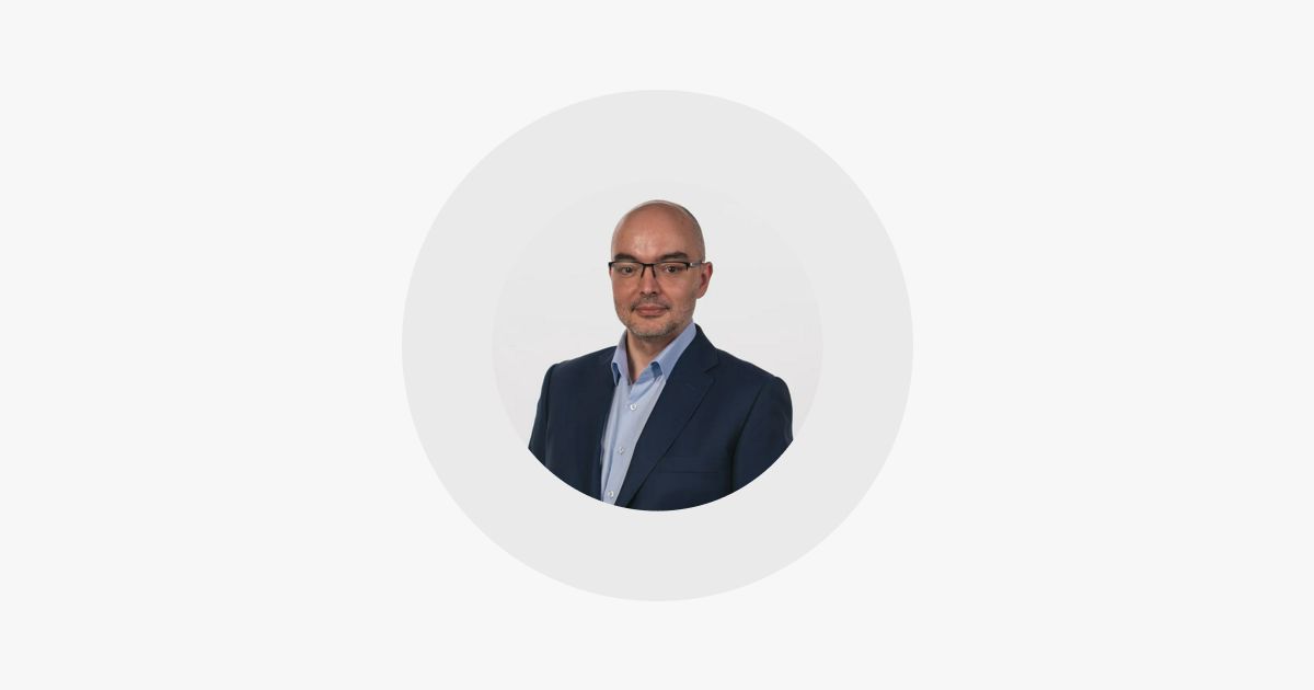 Portekiz'de inşaat alanında yükselen konut blokları ve vinçler