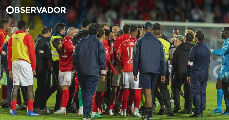 Photo: Observador Santa clara benfica