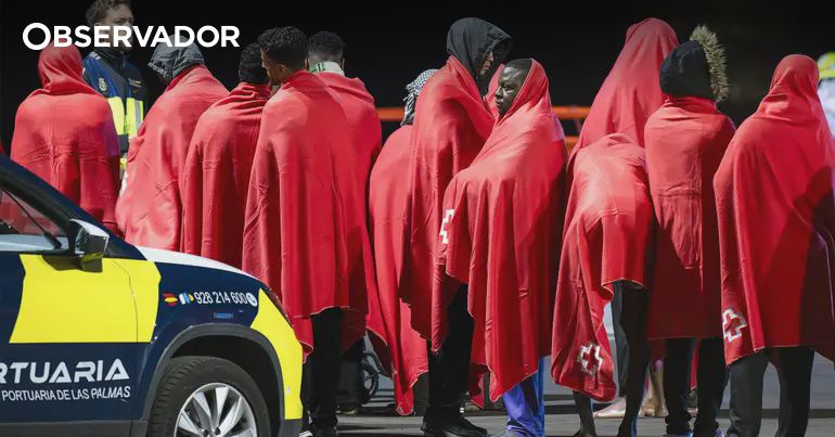 Embarcação com 53 migrantes é intercetada nas imediações de Lanzarote