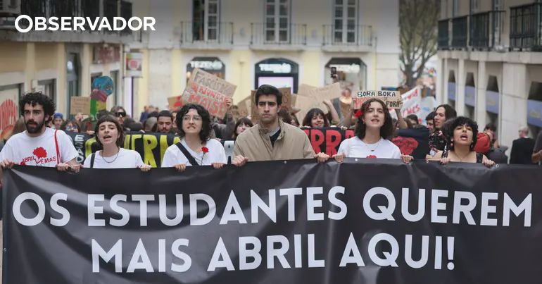 Students Rally in Lisbon for Free Education and Better Conditions – Join the Movement!