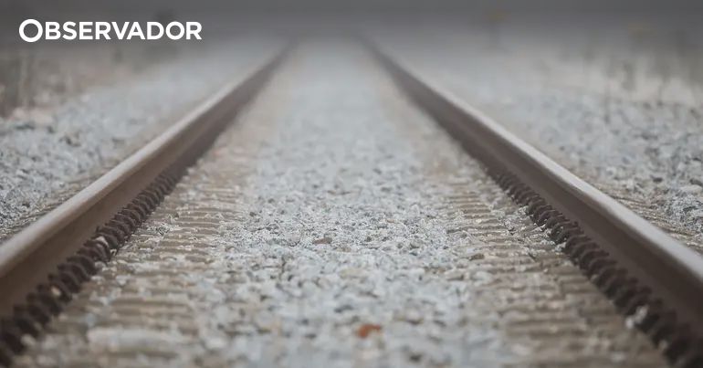 Train Collision with Truck in Beira Baixa Line Sparks Fire and Leaves Four Slightly Injured