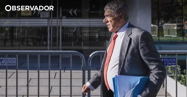Advogado de Sócrates renuncia e suspende julgamento de novo – Observador