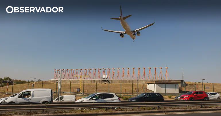 Avião da LATAM retido em Lisboa por falso alarme com bagagem – Observador