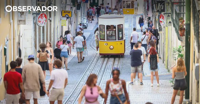 Featured image for article: Lisbon Assembly Pushes for New Rules to Counter Tourism's Negative Impact on Housing