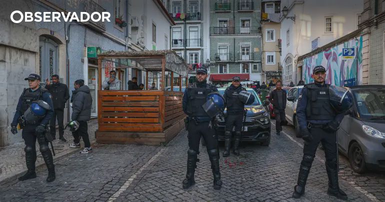 Protesters Plan Police Operation Reenactment in Lisbon's Avenues Novas to Highlight Injustice