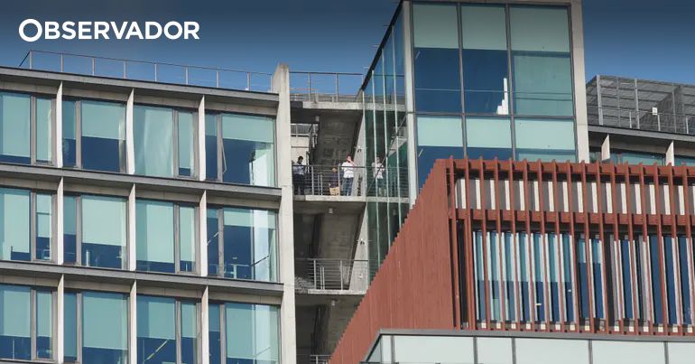 Featured image for article: Portugal's Property Valuations Surge by 17.7%, Setúbal Peninsula Leads the Boom