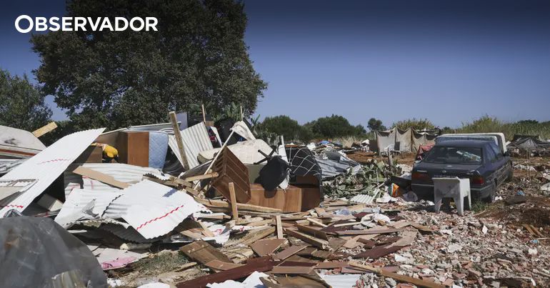 Câmara de Loures demoliu 88 habitações desde julho – Observador Câmara de Loures demoliu 88 habitações desde julho – Observador