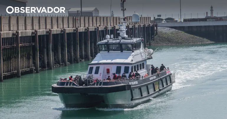 Travessias no Canal da Mancha já superam total de 2024 – Observador