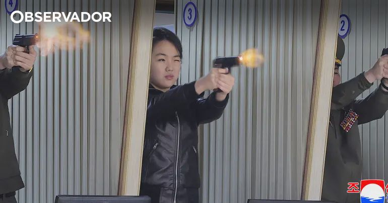 Kim Jong Un e filha testam pistolas em fábrica de armas – Observador