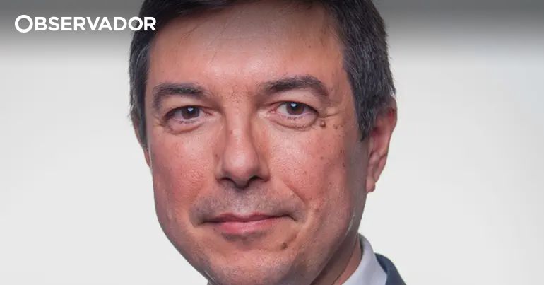 Meet Álvaro Santos Almeida: The New CEO of Portugal's National Health Service