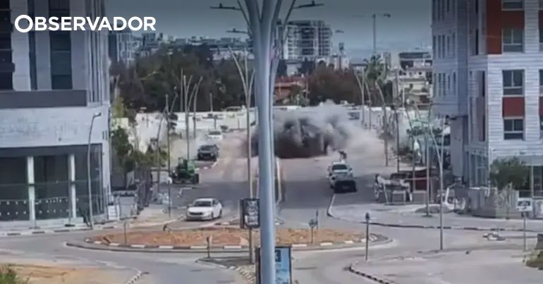 Vídeo mostra israelita a escapar a míssil do Irão na rua – Observador Vídeo mostra israelita a escapar a míssil do Irão na rua – Observador