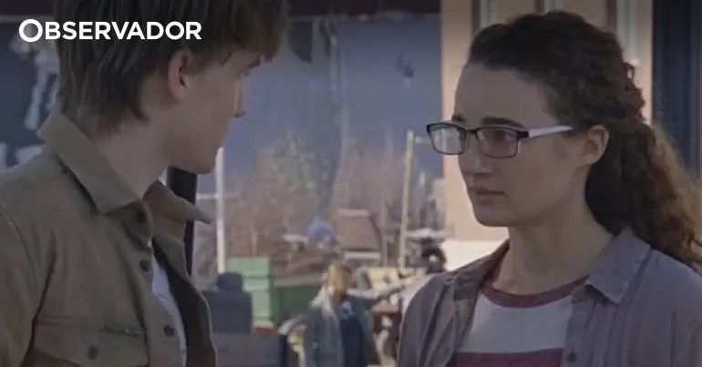 Kelley Mack, Atriz de 'Grey's Anatomy', Revela Batalha Contra Tumor Cerebral: Acompanhe a Jornada de Coragem