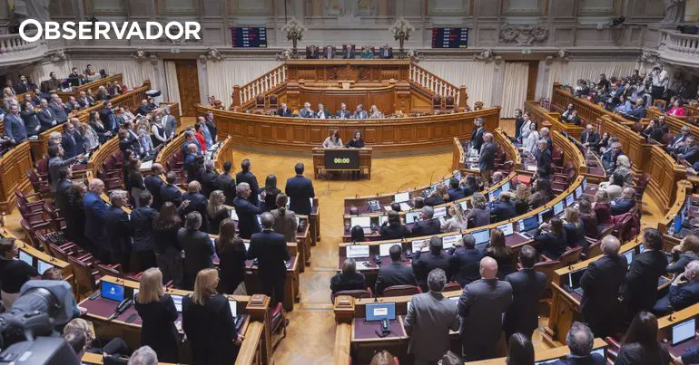 Parlamento chumba diplomas contra "privatização" do Serviço Nacional de Saúde e para flexibilizar parcerias público-privadas na saúde