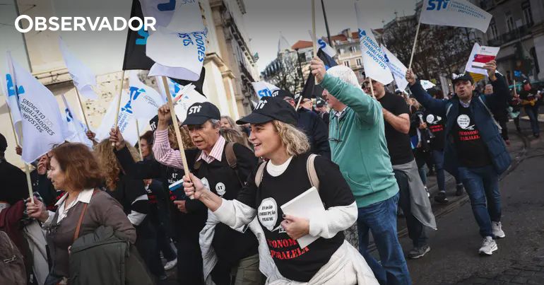 Trabalhadores dos Impostos em Protesto: Marcha ao Parlamento por Direitos e Condições Dignas