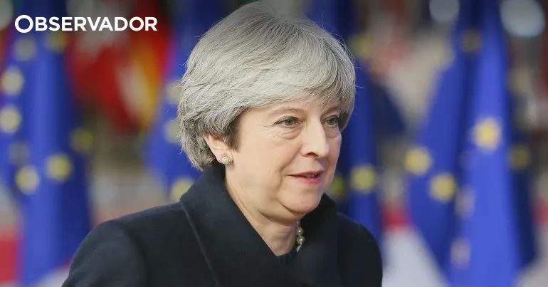 Eurodeputados britânicos pedem marcha atrás a May – Observador