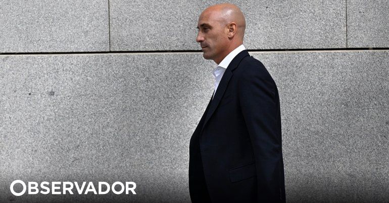 “Usaram o caso para desviar atenção da amnistia”: Rubiales diz que episódio com Jenni foi “cortina de fumo” lançada pelo governo