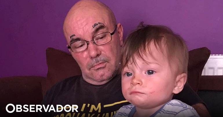 Reino Unido: menino de 2 anos morre após pai sofrer ataque cardíaco e ficar sozinho