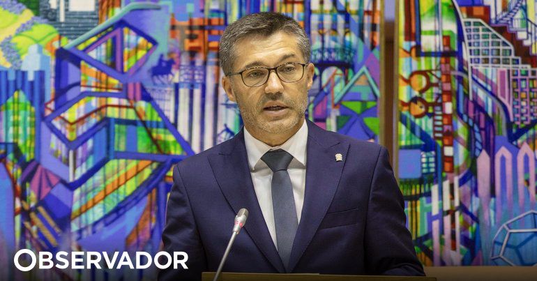 Presidente do parlamento dos Açores quer que região esteja “acima de tudo”