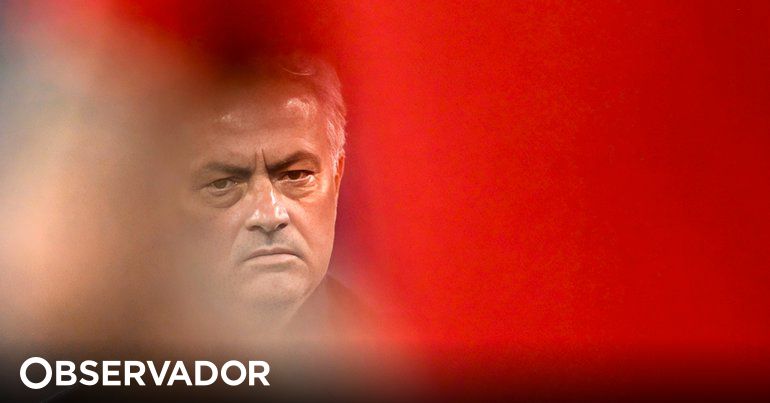 Palavrões, acusações de promessas não cumpridas e as dez palavras no adeus: como foi a reunião que despediu Mourinho