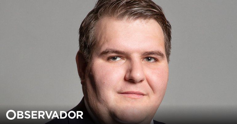 Deputado britânico conservador assumiu ser transexual e revela violação - Observador
