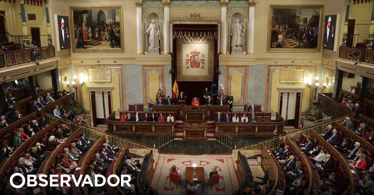 Espanha. Ativistas climáticos colam-se ao púlpito do Congresso dos Deputados contra políticas ambientais