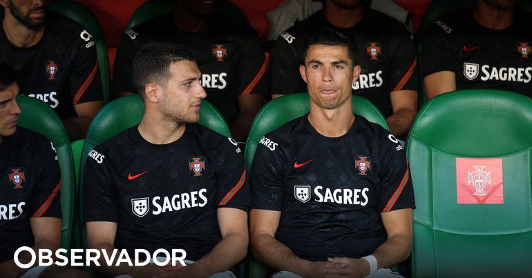 Tão natural como a sua sede: Ronaldo bate recorde de jogador com mais  internacionalizações, bisa… e chega a outro recorde – Observador