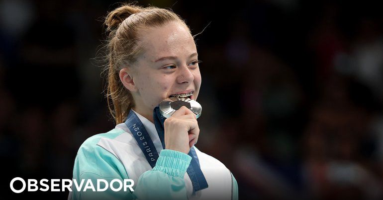 Sem país, sem bandeira, sem lugar no quadro de medalhas: ginasta Bardzilouskaya conquistou primeira medalha para a equipa independente