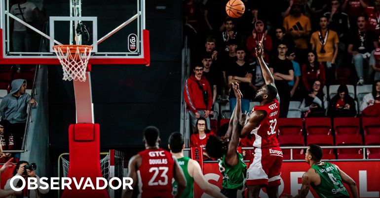 Benfica apura-se para a final da Liga portuguesa de basquetebol – Observador