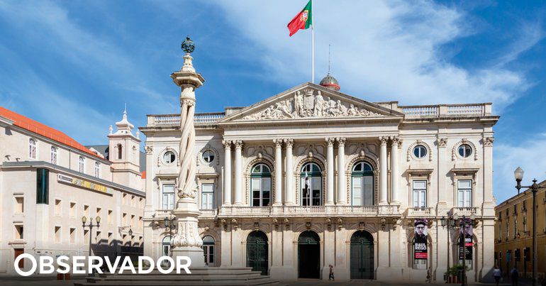 Moedas contraria decisão tomada pela oposição e recusa hastear da bandeira trans na Câmara Municipal - Observador