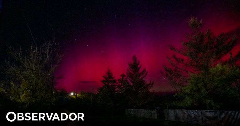Aurora boreal desceu do Norte e iluminou os céus de Espanha até à Grécia e  houve quem a visse em Portugal (a foto do céu lilás na Figueira) –  Observador