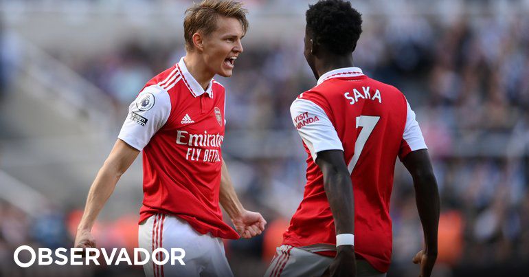 Arsenal derrota Newcastle e fica a um ponto do líder Manchester