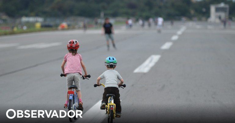 Azul para os meninos e cor-de-rosa para as meninas? Nem sempre foi assim –  Observador