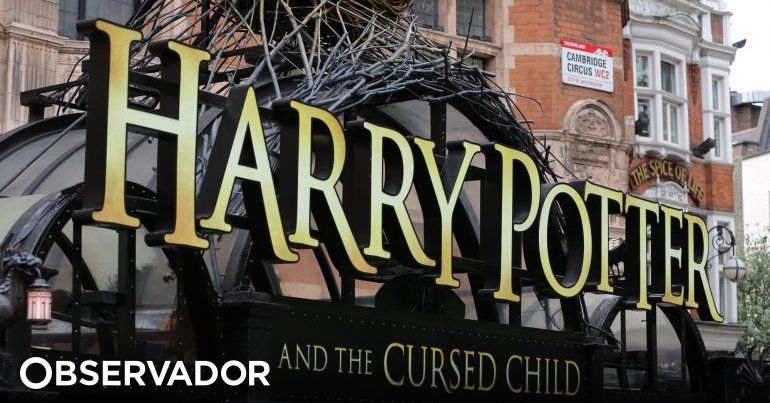 Ministério Harry Potter: Livro Padrão de Feitiços 1º Ano