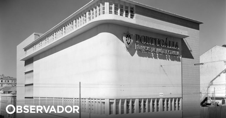 File:Antigo Jardim Cinema, zona do monumental salão de jogos, na