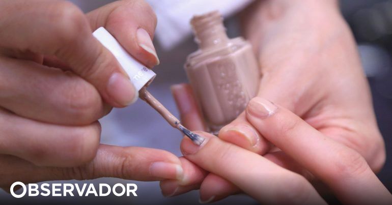 10 erros que provavelmente comete ao pintar as unhas – Observador