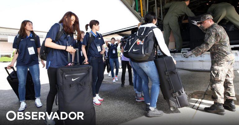 Equipas de basquetebol da Coreia do Sul em Pyongyang para jogo