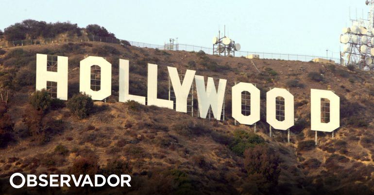 Famoso sinal de Hollywood em uma colina à distância fotos, imagens