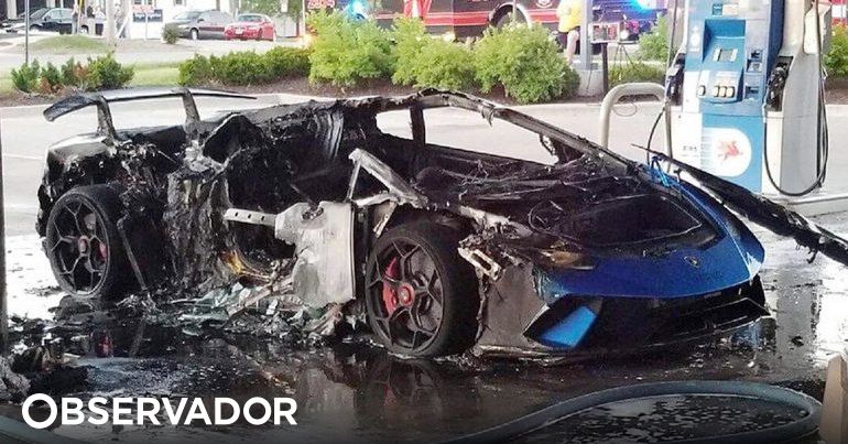 Este Lamborghini parou para atestar e ficou assim – Observador