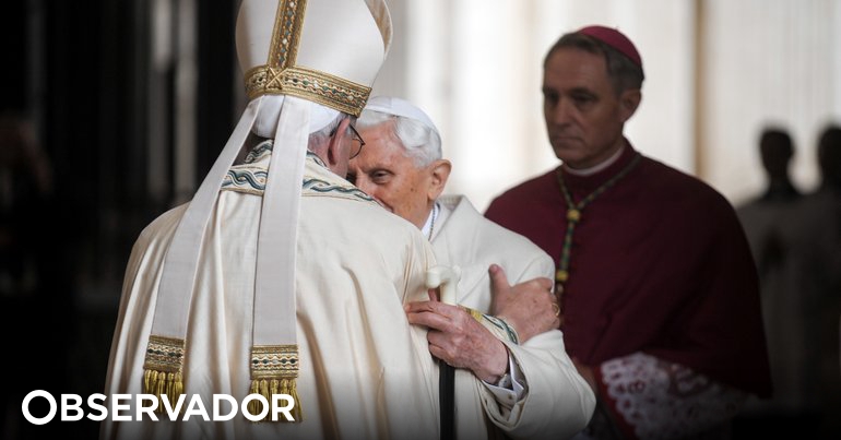 Franciscos Fehler und mangelndes Vertrauen in Ratzinger.  Wir lesen das Buch des Sekretärs von Papst Benedikt XVI., das die Spannungen zwischen den Päpsten offenbart – The Observer